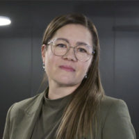 Kasvokuva asiakkuuspäällikkö Heini Ahvenharjusta.