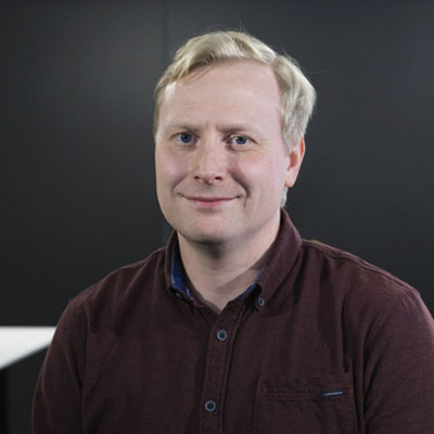 Kasvokuva asiakkuuspäällikkö Teemu Virtasesta.