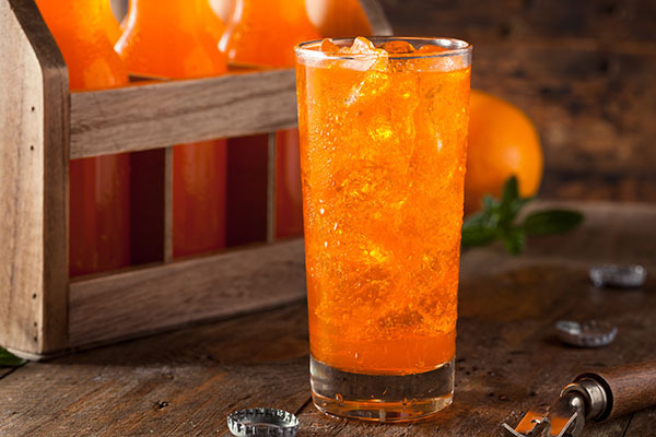 Maustepalvelun luonnollinen väriuuteratkaisu limonadeihin.
